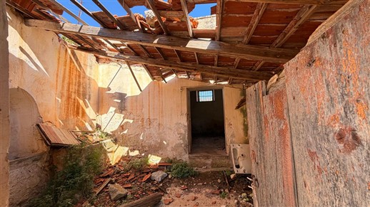 Corpo Di Trulli Con Fabbricati